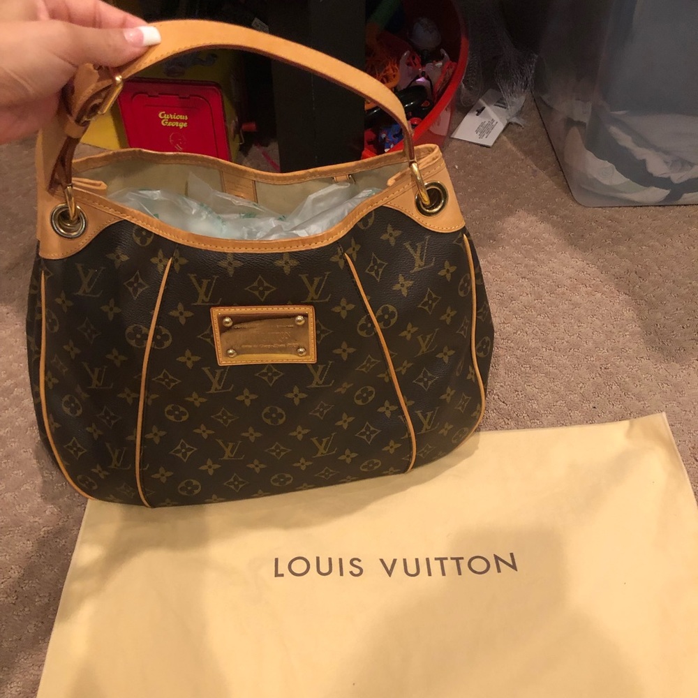Additional Pics of Louis Vuitton Galliera PM